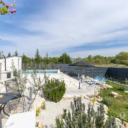 Casa Belora Oasis With Private Pool بيت للعطل Kosinozici